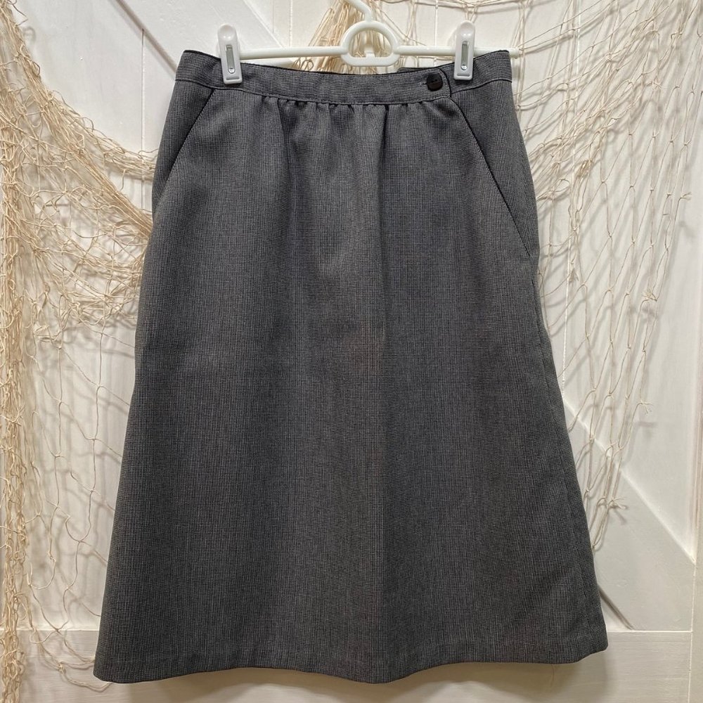 Black/white checked skirt